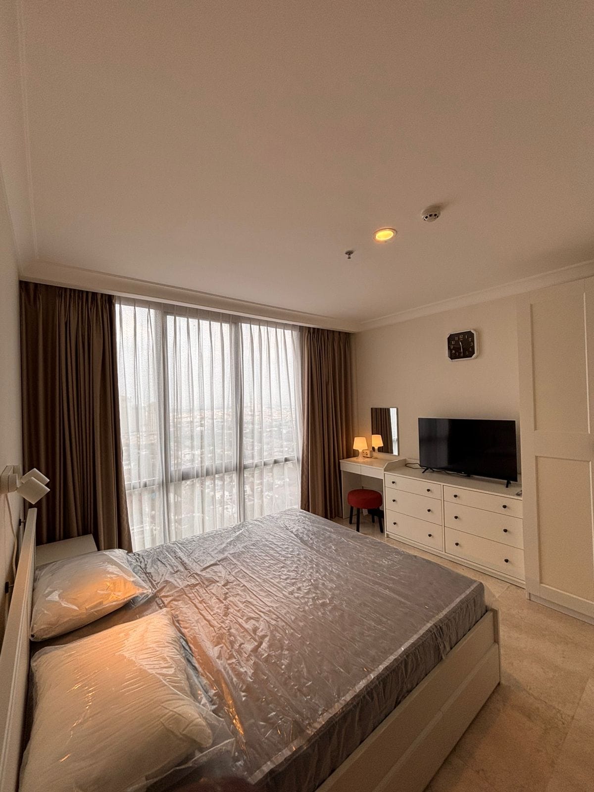 Apartemen Permata Hijau Suites 3BR Lantai 28 Full Furnish Disewakan, foto 2 dari 5
