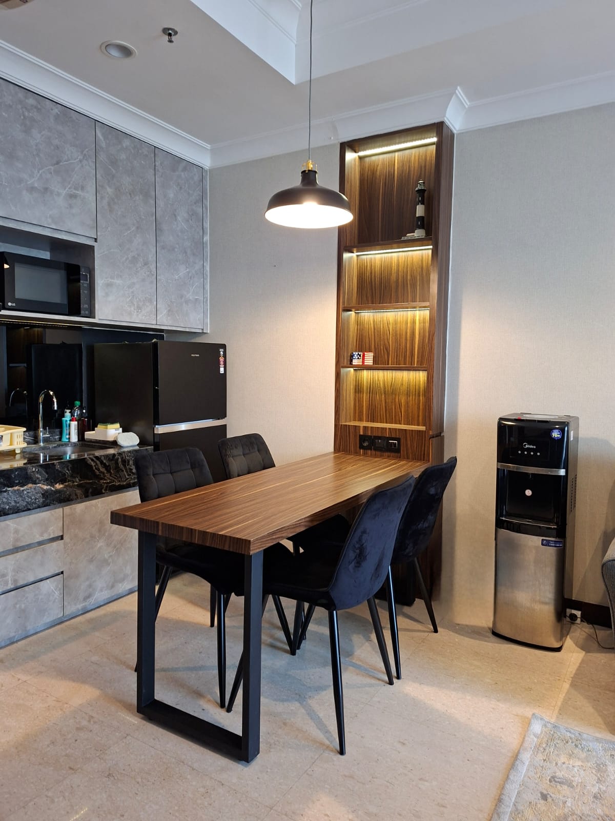 Apartemen Permata Hijau Suites 2BR Lantai 17 Full Furnish Disewakan, foto 2 dari 5