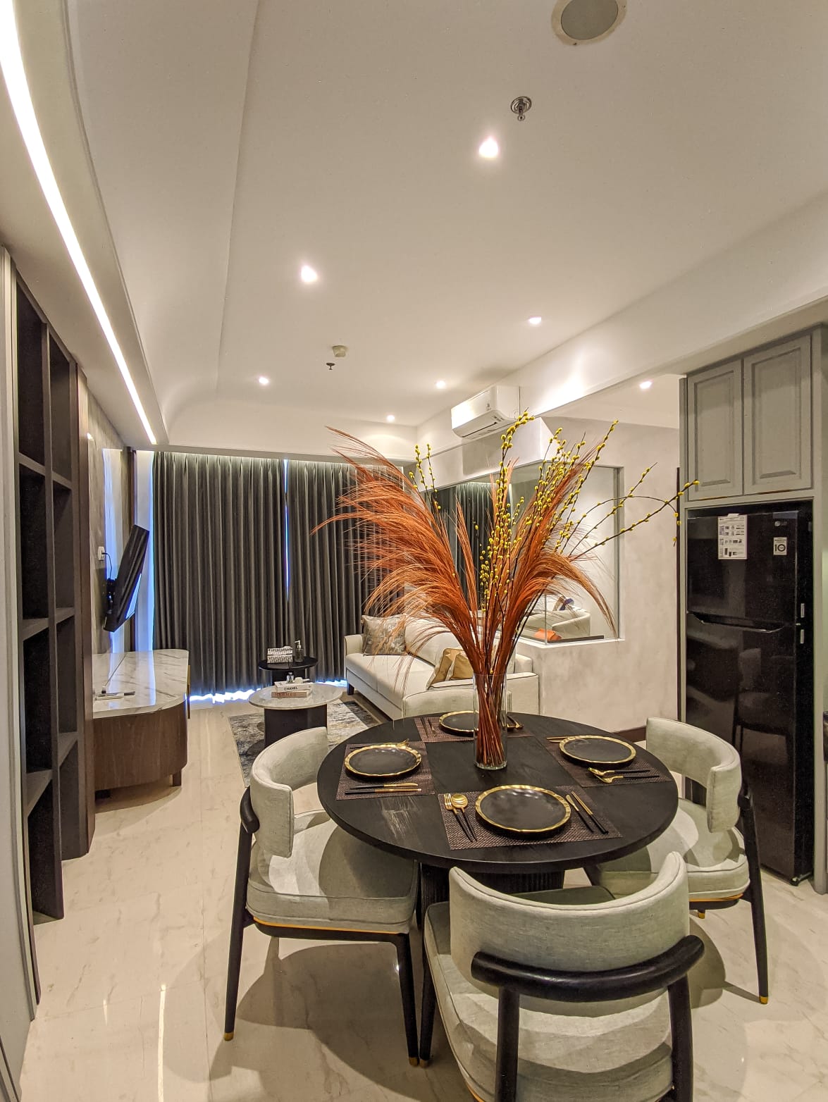 Apartemen Permata Hijau Suites 3BR Lantai 26 Full Furnish Disewakan, foto 3 dari 5