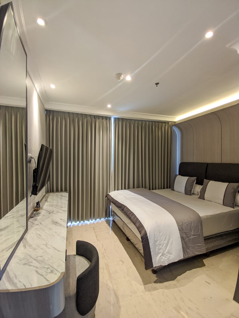 Apartemen Permata Hijau Suites 3BR Lantai 26 Full Furnish Disewakan, foto 1 dari 5